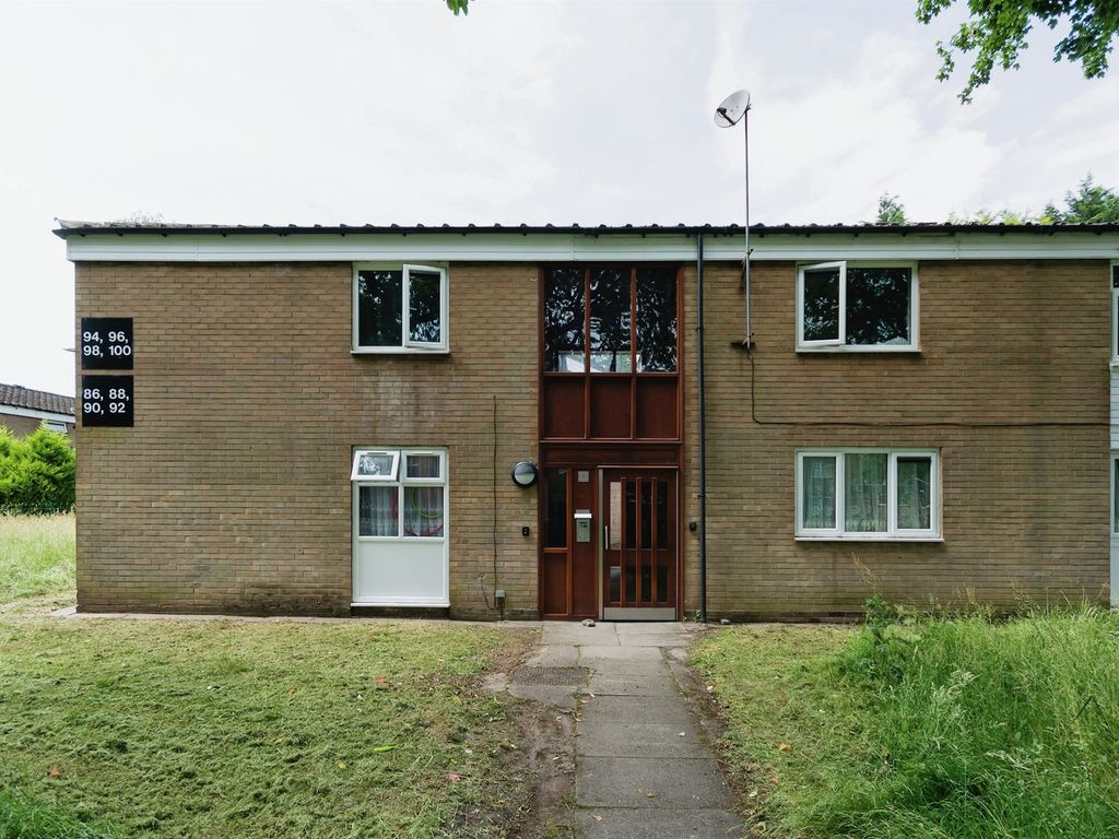 2 bed flat for sale in Lakefield Close, Birmingham B28, £125,000