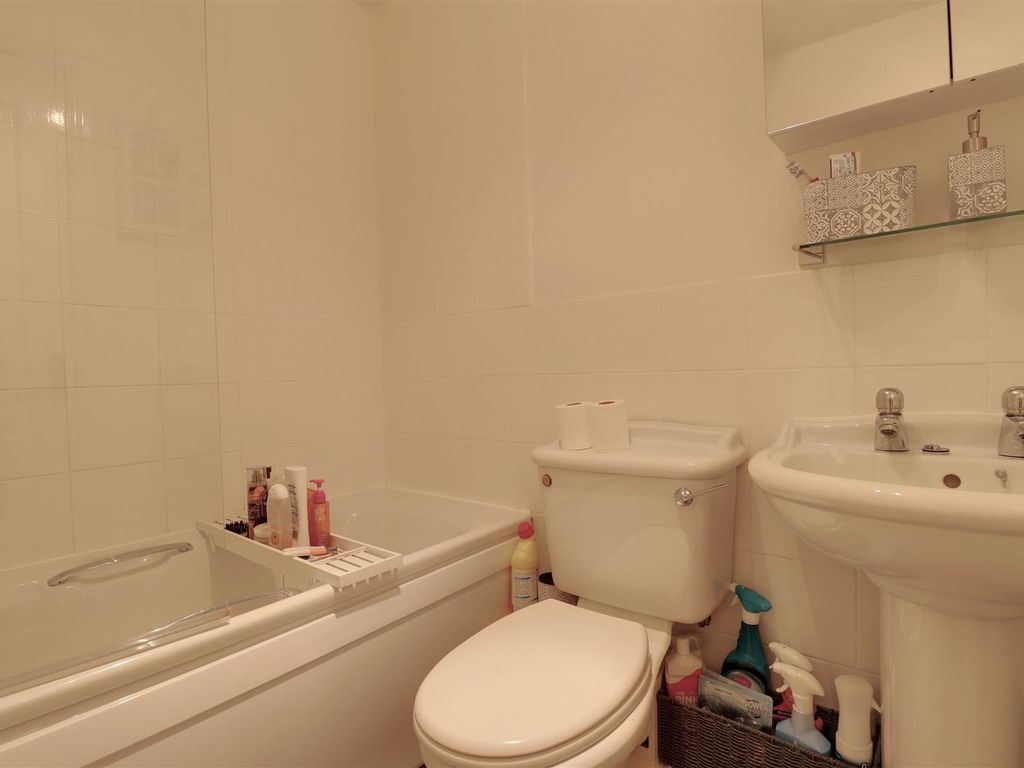 3 bed property for sale in Bennett Close, Crewe, Crewe CW1, £170,000