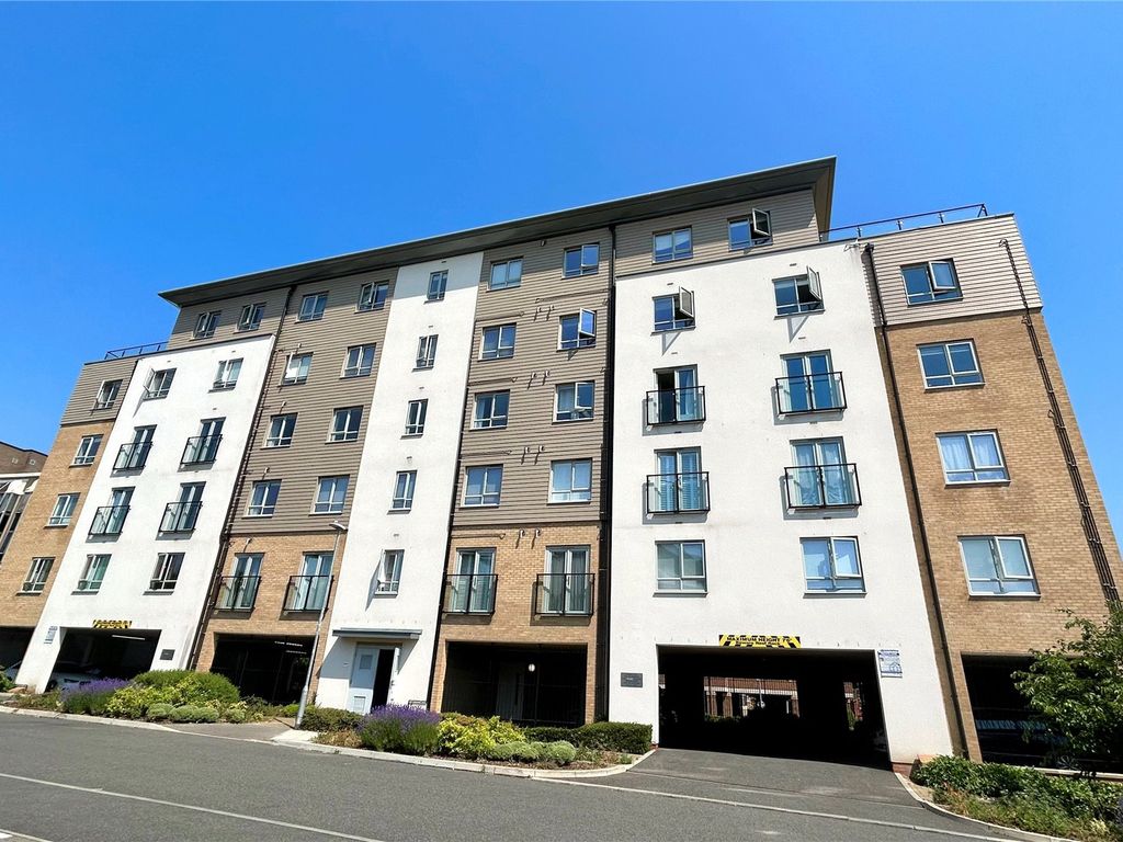 1 bed flat for sale in Fleming Place, Bracknell, Berkshire RG12, £210,000