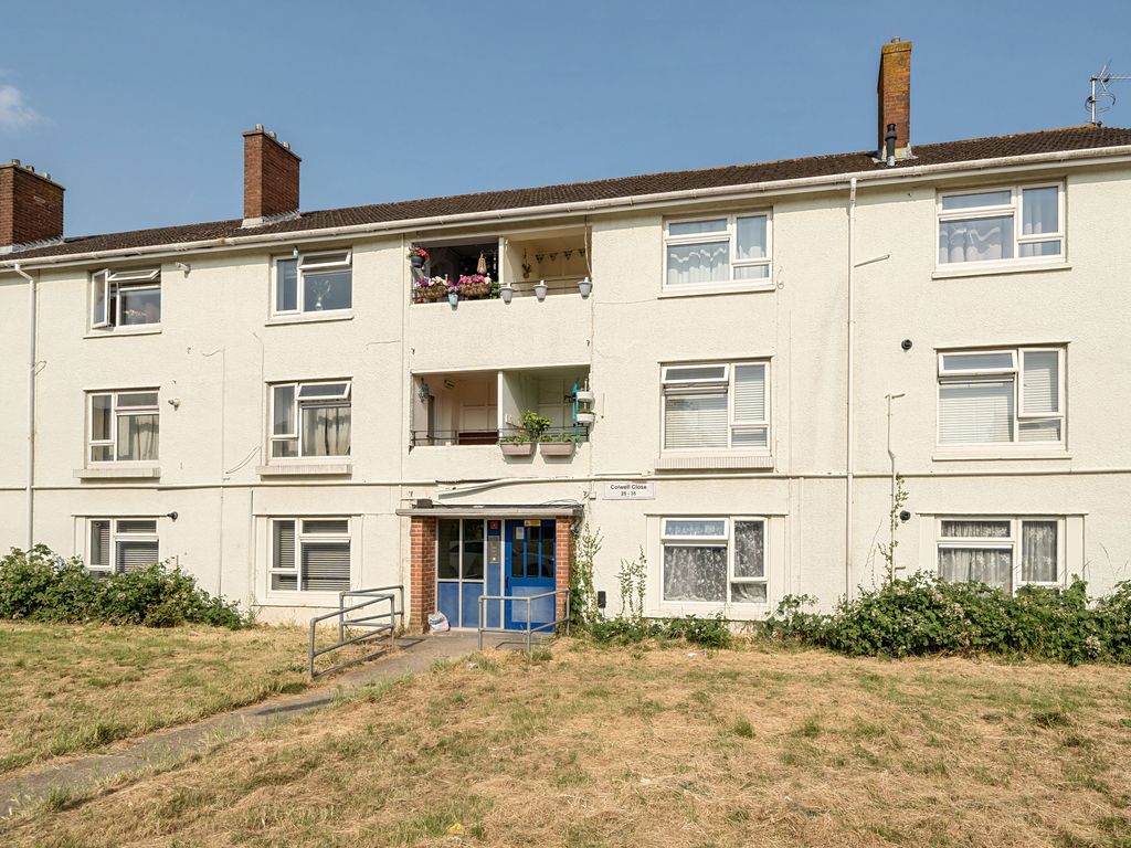 2 bed flat for sale in Colwell Close, Southampton SO16, £160,000