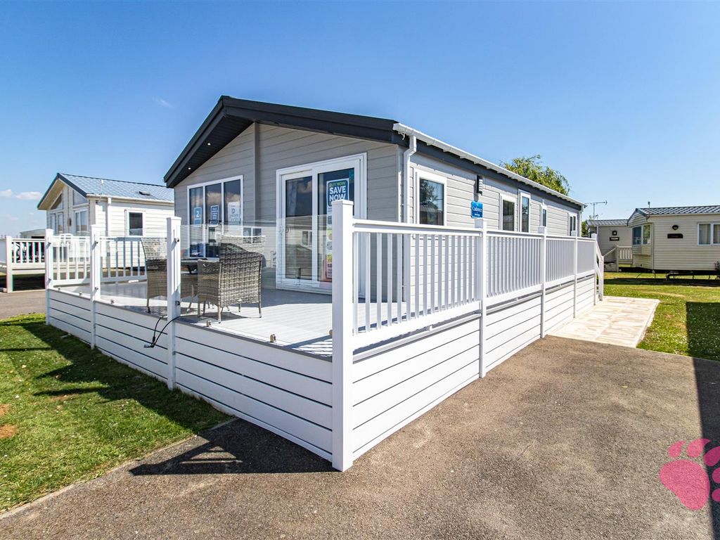 2 bed mobile/park home for sale in The Willerby Cadence, Steeple Bay Holiday Park CM0, £154,995