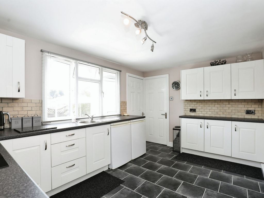 2 bed mobile/park home for sale in Wootton Hall, Wootton Wawen, Henley-In-Arden B95, £185,000