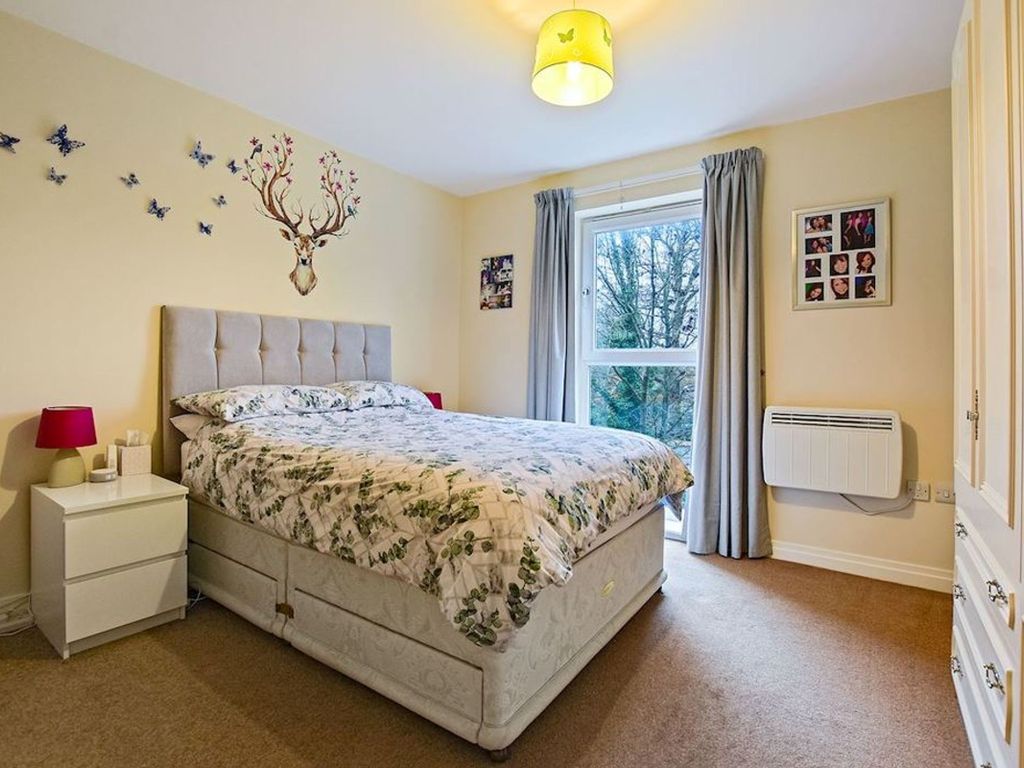 1 bed flat for sale in High Street, Edgware HA8, £106,750