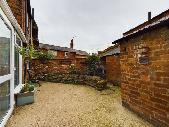 2 bed cottage for sale in King Street, Long Buckby, Northampton NN6, £240,000