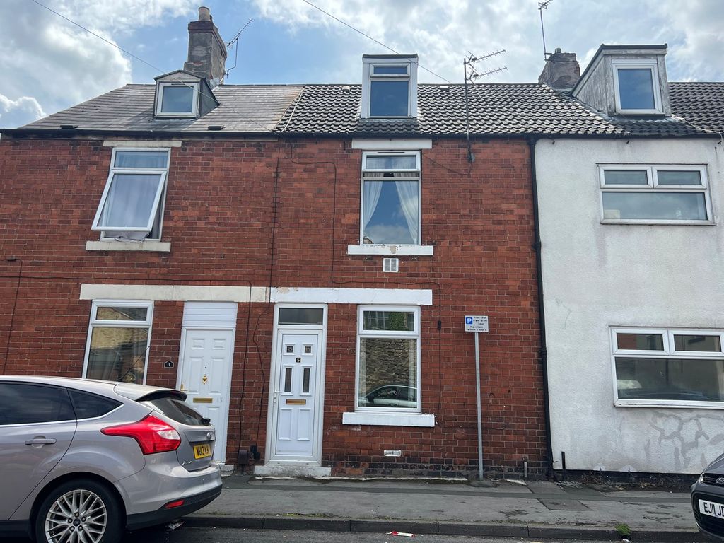 2 bed terraced house for sale in Gladstone Street, Worksop S80, £73,000