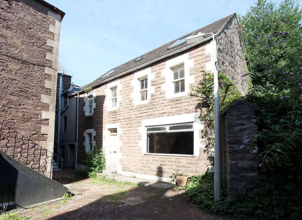4 bed end terrace house for sale in West High Street, Crieff PH7, £57,500
