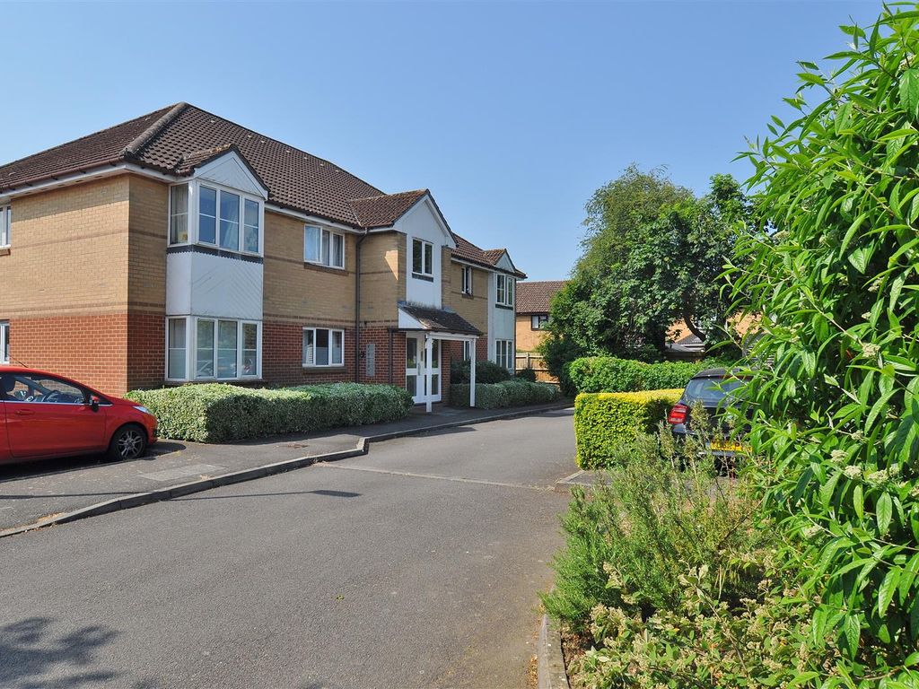 1 bed flat for sale in Bedford Road, Hitchin SG5, £205,000