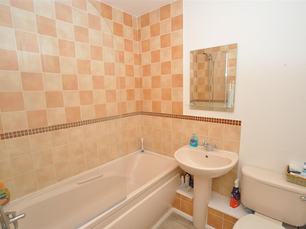 1 bed flat for sale in Bedford Road, Hitchin SG5, £205,000