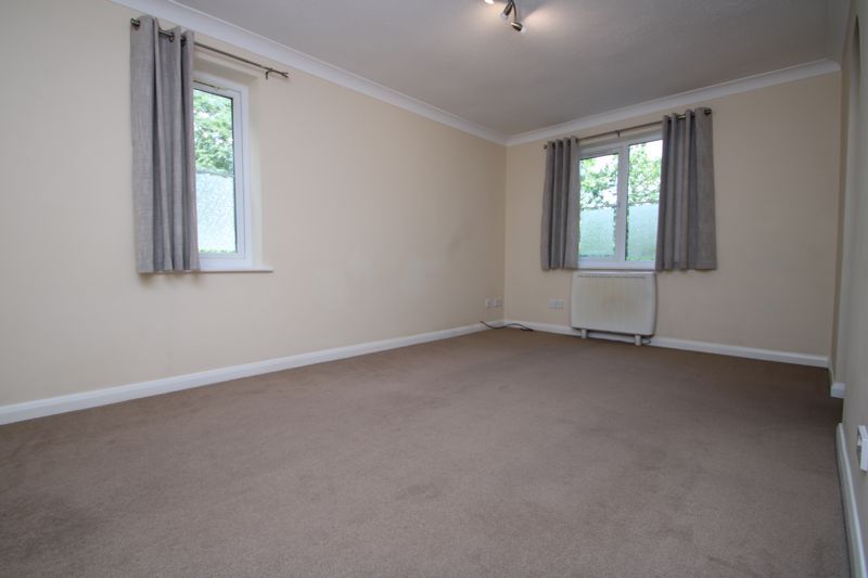 1 bed flat for sale in Alexandra Park, Queen Alexandra Road, High Wycombe HP11, £179,950