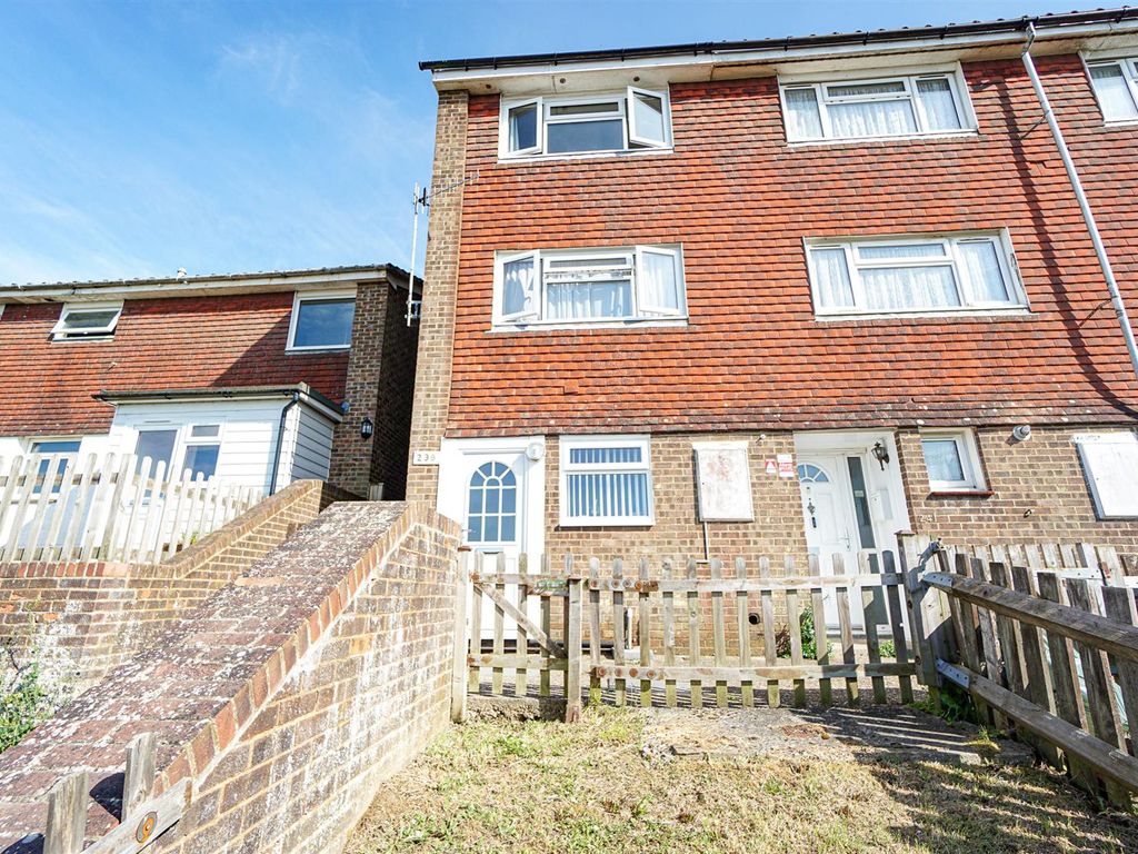 4 bed town house for sale in Farley Bank, Hastings TN35, £260,000