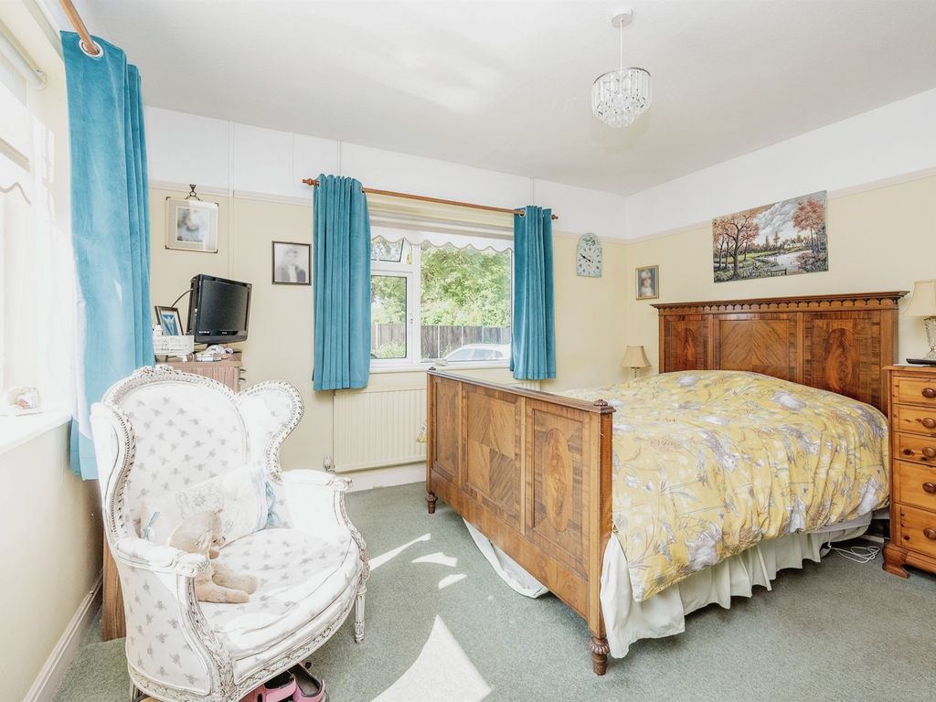 2 bed detached bungalow for sale in Banningham Road, Aylsham, Norwich NR11, £325,000
