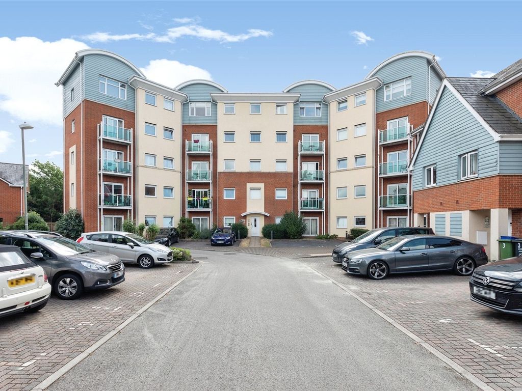 1 bed flat for sale in Rubeck Close, Redhill, Surrey RH1, £200,000