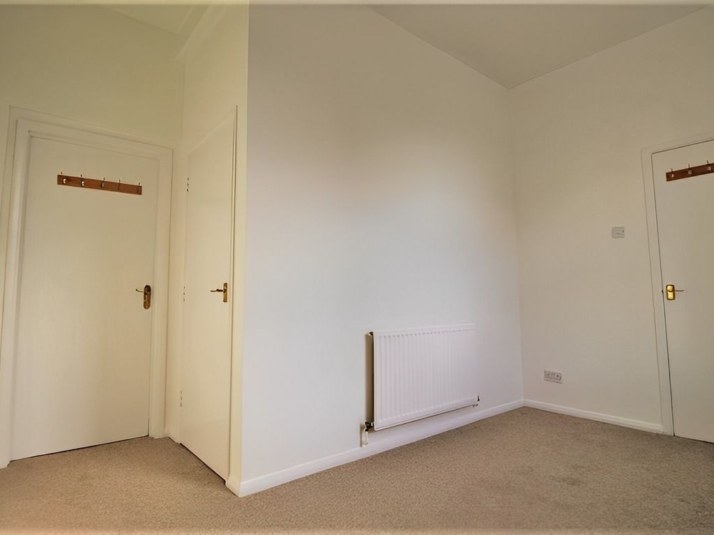 2 bed flat for sale in Pickford Street, Aldershot GU11, £195,500