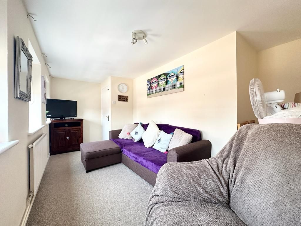 2 bed flat for sale in Pickford Street, Aldershot GU11, £195,500