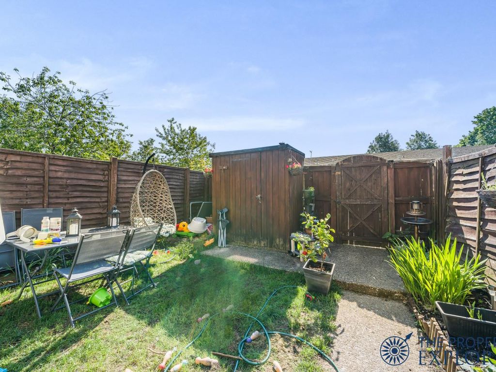 3 bed terraced house for sale in Quilter Road, Basingstoke RG22, £250,000