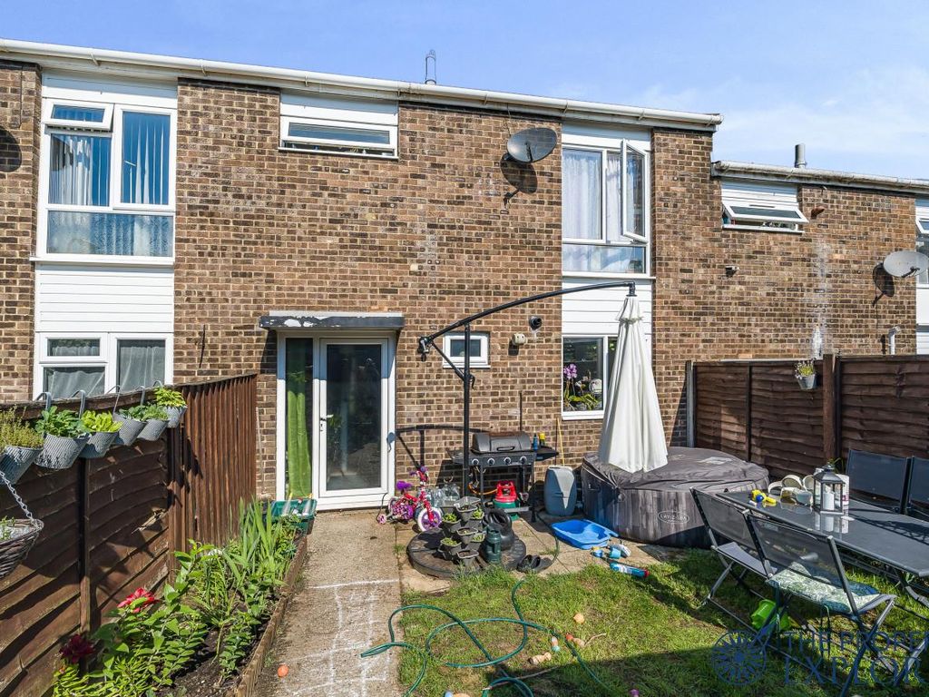 3 bed terraced house for sale in Quilter Road, Basingstoke RG22, £250,000