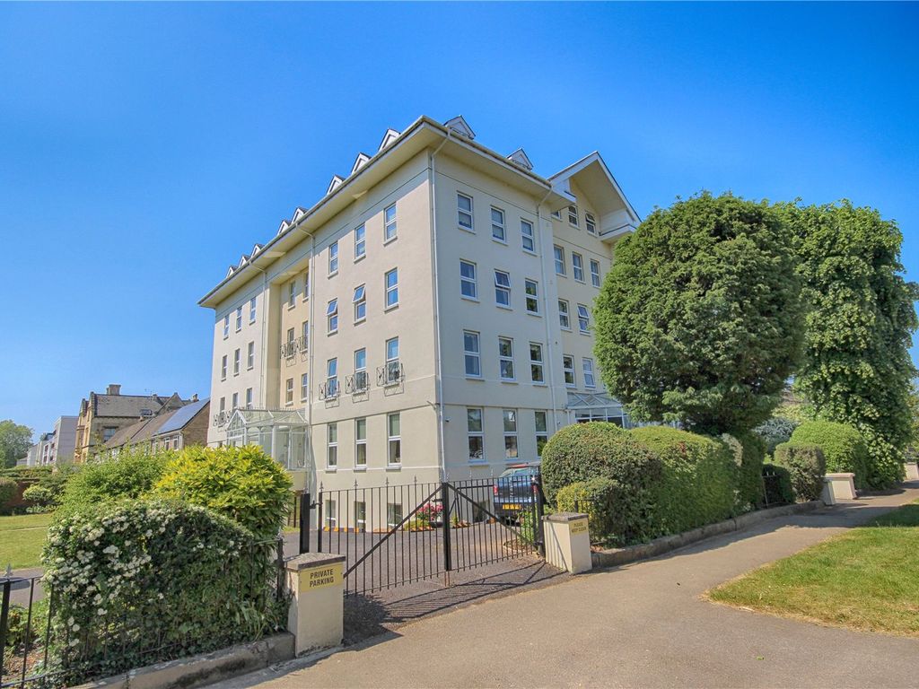 2 bed flat for sale in Westbourne Drive, Cheltenham, Gloucestershire GL52, £125,000