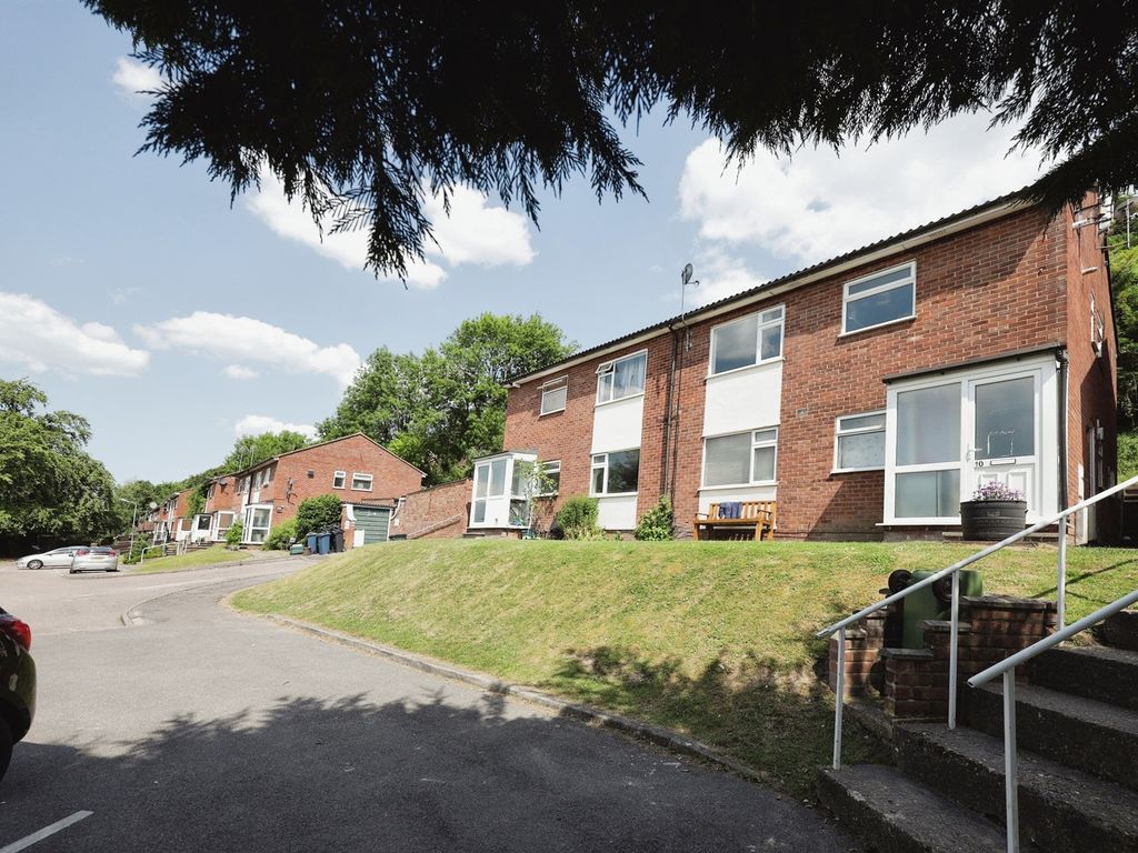 2 bed flat for sale in Milldun Way, High Wycombe HP12, £190,000