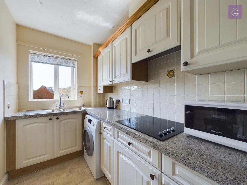 2 bed flat for sale in Old Silk Mill, Twyford RG10, £240,000