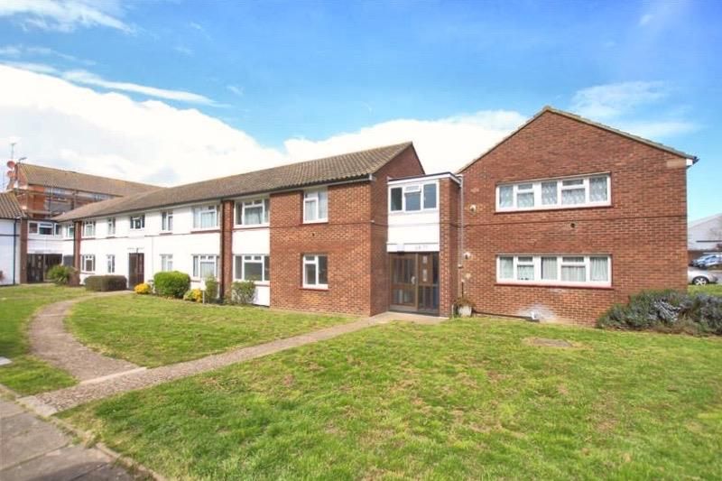 1 bed flat for sale in Harlech Gardens, Heston TW5, £229,950