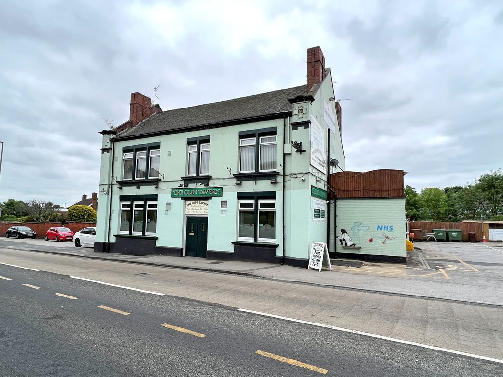 Pub/bar for sale in South Baileygate, Pontefract WF8, £600,000