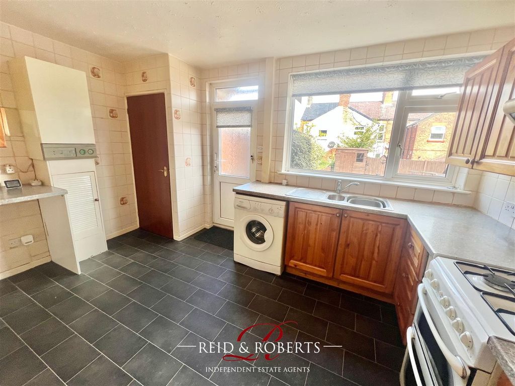 2 bed flat for sale in Park Street, Wrexham LL11, £110,000