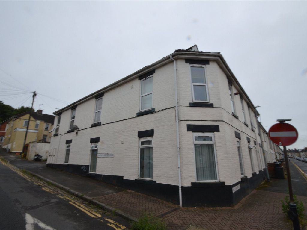 2 bed flat for sale in William Street, Town Centre, Swindon SN1, £140,000