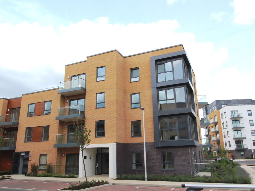 2 bed flat for sale in Bedwyn Mews, Reading, Reading RG2, £300,000