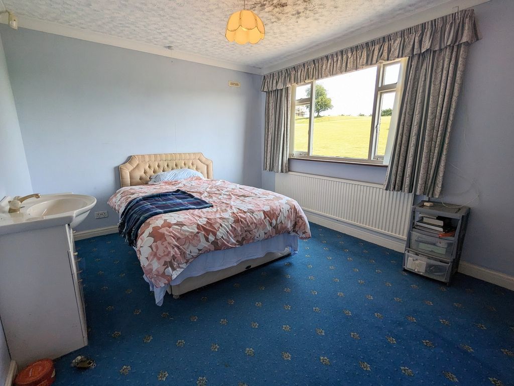 3 bed bungalow for sale in Nantgaredig, Carmarthen, Carmarthenshire. SA32, £275,000