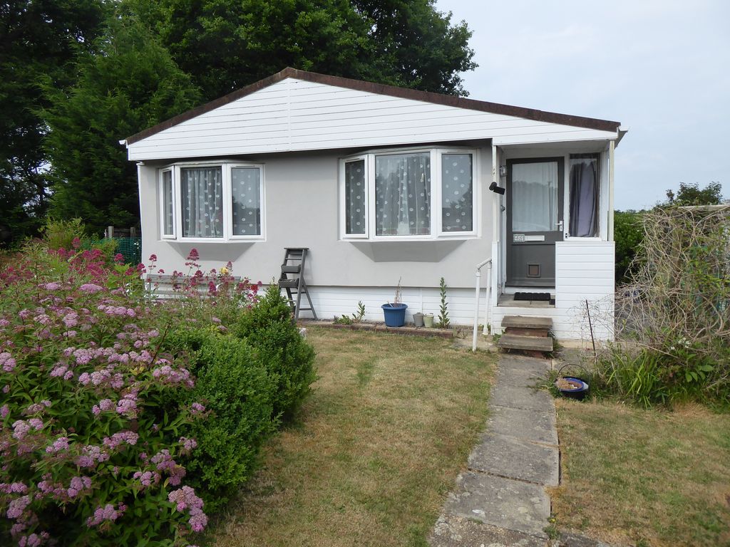 2 bed mobile/park home for sale in Compasses Mobile Home Park, Alfold, Cranleigh, Surrey GU6, £84,995