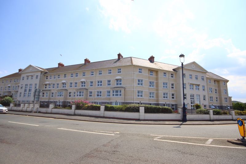 2 bed flat for sale in Clarence Road, Llandudno LL30, £160,000