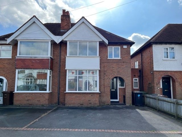 3 bed semi-detached house for sale in Avon Road, Solihull B90, £300,000
