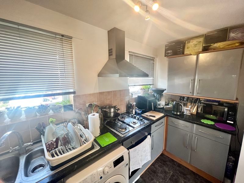 1 bed maisonette for sale in High Street North, Dunstable LU6, £160,000