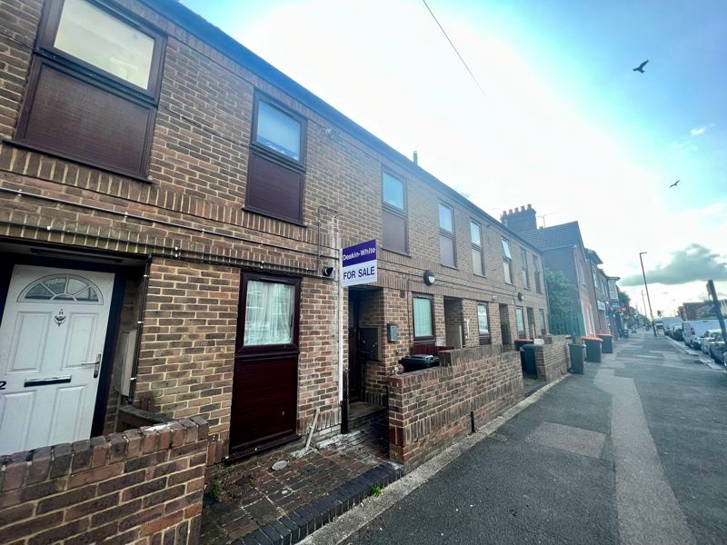 1 bed maisonette for sale in High Street North, Dunstable LU6, £160,000