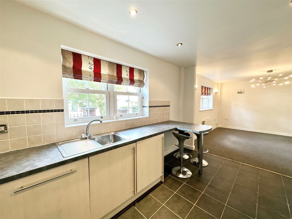 2 bed flat for sale in Tetuan Road, Leicester LE3, £132,000