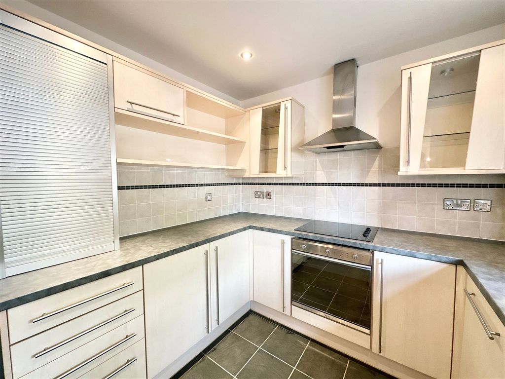 2 bed flat for sale in Tetuan Road, Leicester LE3, £132,000