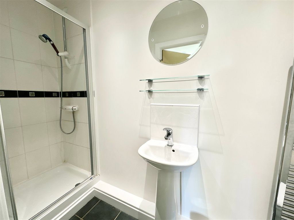 2 bed flat for sale in Tetuan Road, Leicester LE3, £132,000