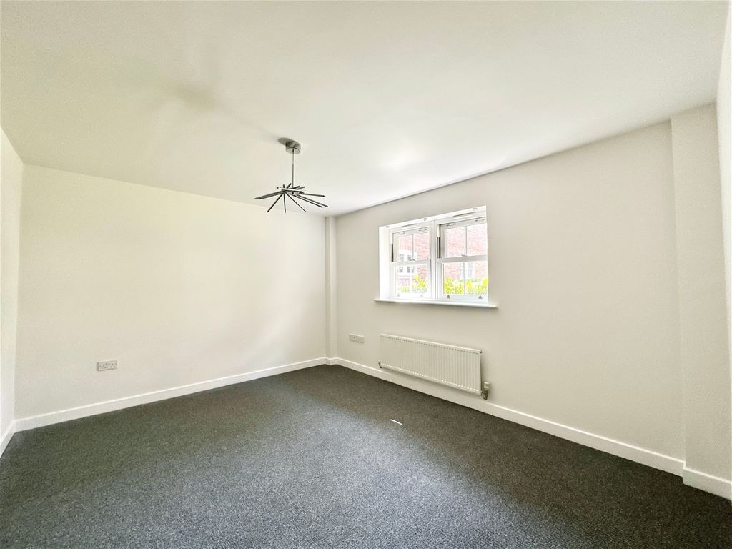 2 bed flat for sale in Tetuan Road, Leicester LE3, £132,000