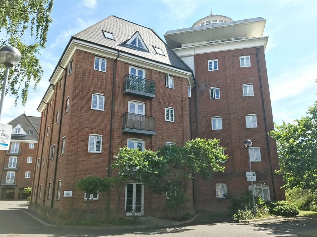 2 bed flat for sale in Hardie's Point, Colchester CO2, £160,000