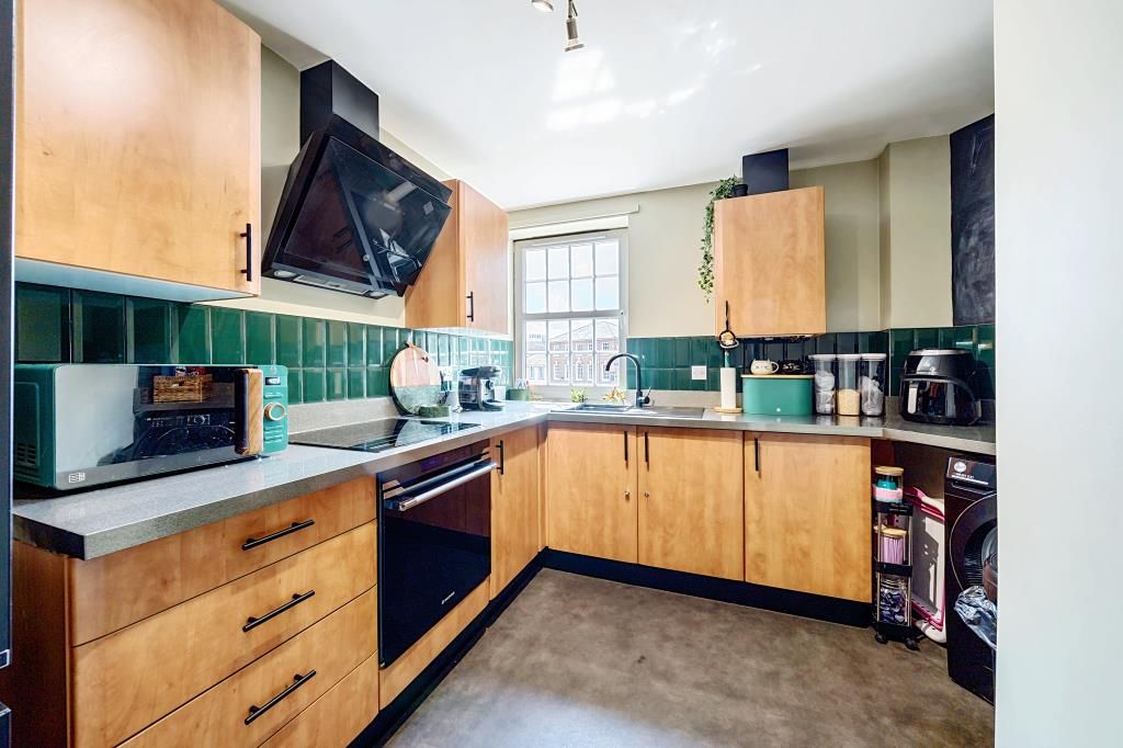 1 bed flat for sale in Newbury, Berkshire RG14, £175,000