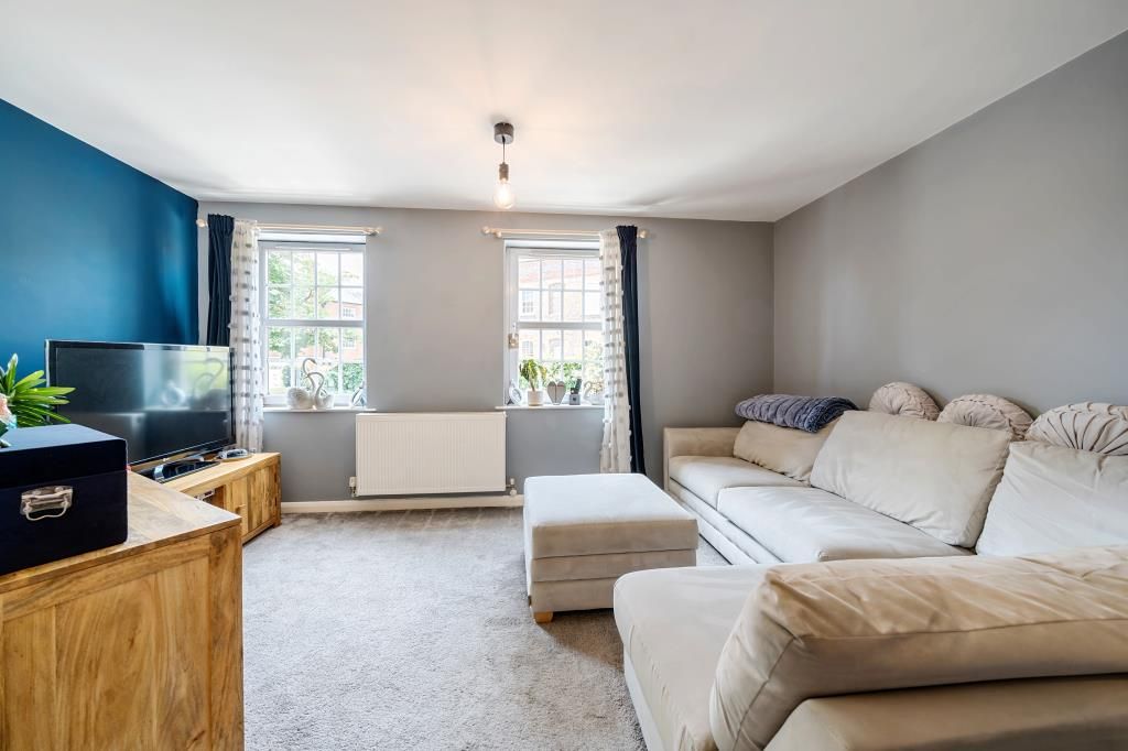 1 bed flat for sale in Newbury, Berkshire RG14, £175,000