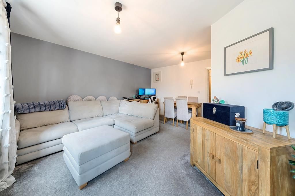 1 bed flat for sale in Newbury, Berkshire RG14, £175,000