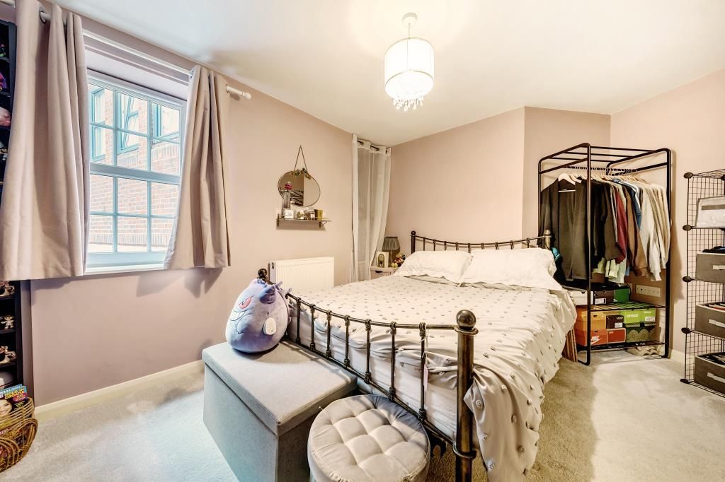 1 bed flat for sale in Newbury, Berkshire RG14, £175,000