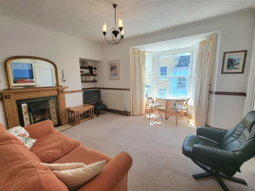 2 bed flat for sale in 36 Victoria Street, Tenby, Pembrokeshire. SA70, £260,000