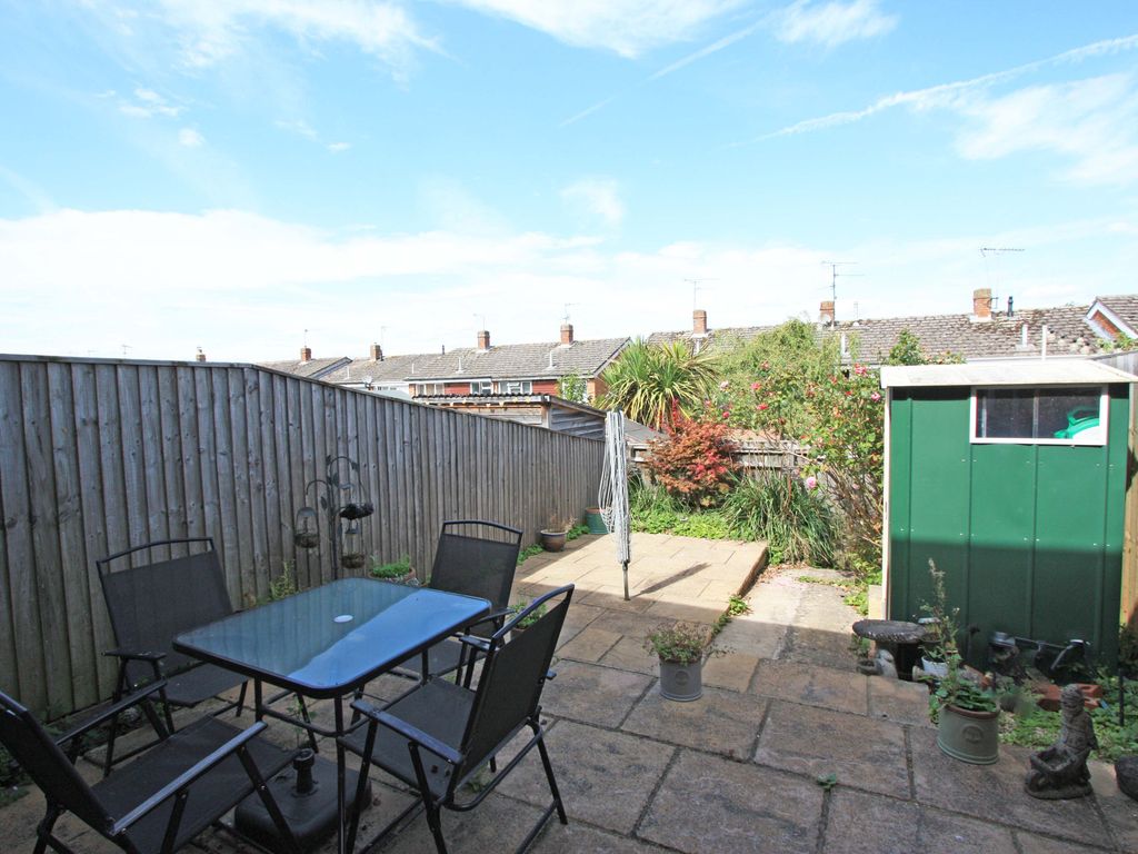 3 bed terraced house for sale in Windrush, Highworth SN6, £220,000