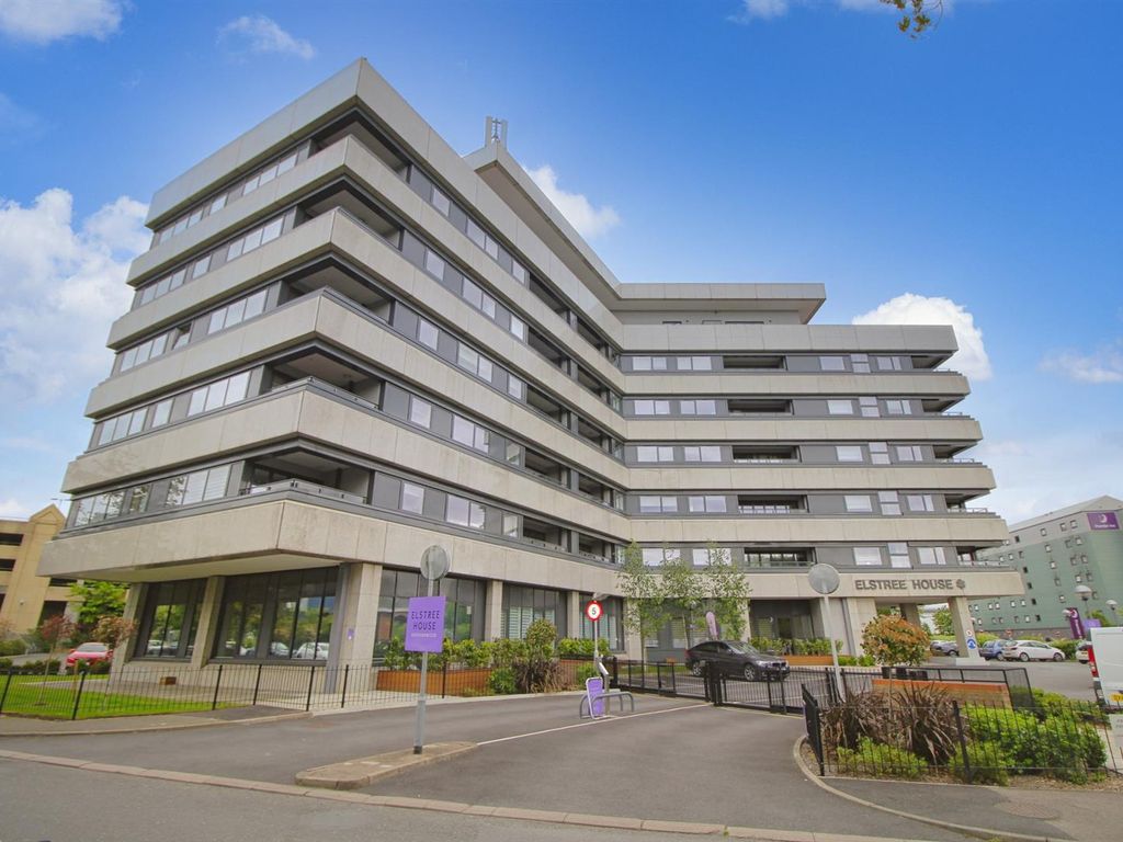 1 bed flat for sale in Elstree Way, Borehamwood WD6, £270,000