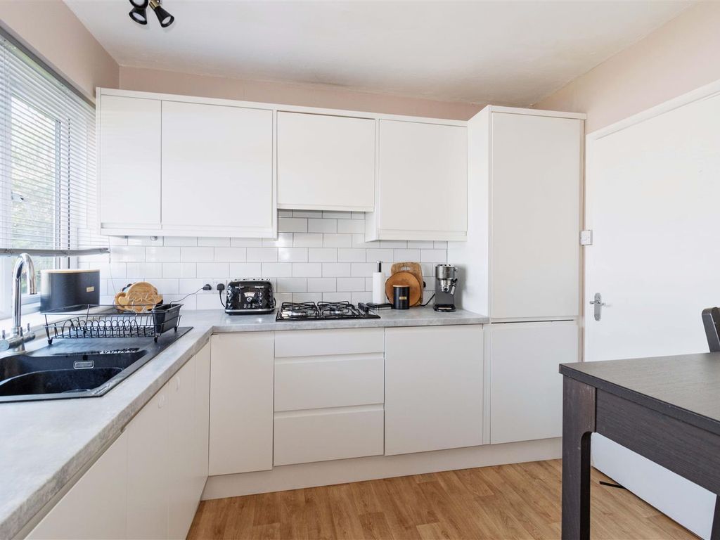 2 bed flat for sale in Hamilton Court, Drake Avenue, Goring-By-Sea, Worthing BN12, £240,000