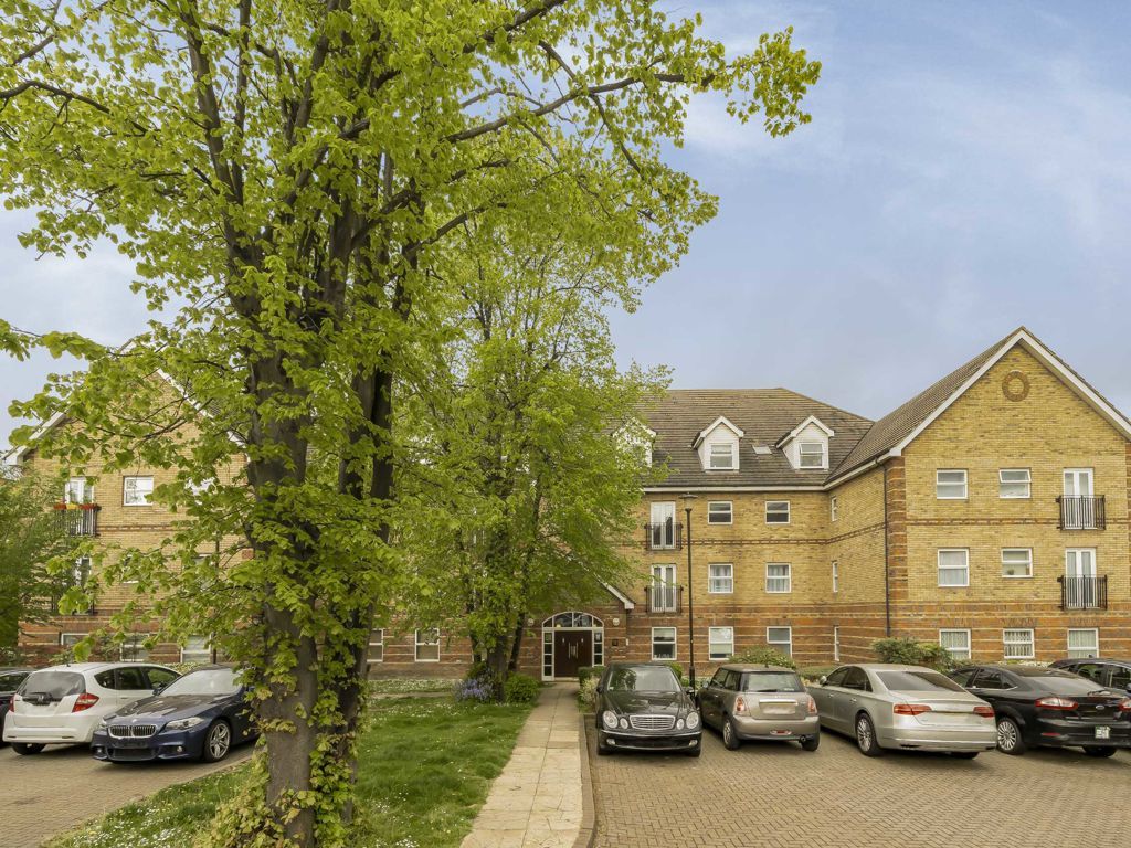 1 bed flat for sale in Wilshaw Close, London NW4, £290,000