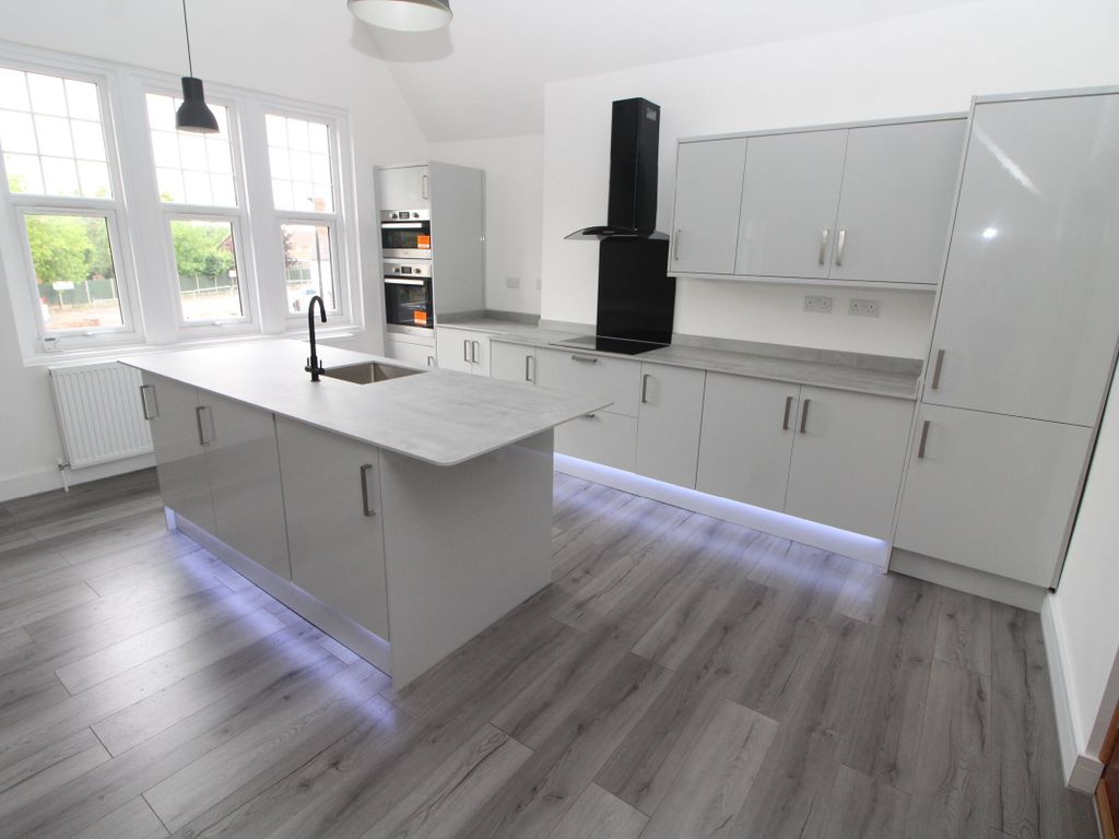 1 bed flat for sale in Station Road, Newport Pagnell MK16, £174,995