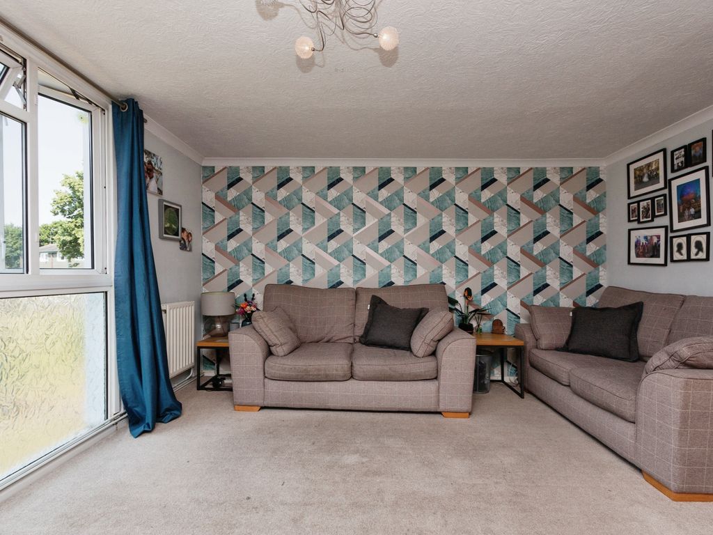 3 bed maisonette for sale in Marston Drive, Farnborough GU14, £265,000